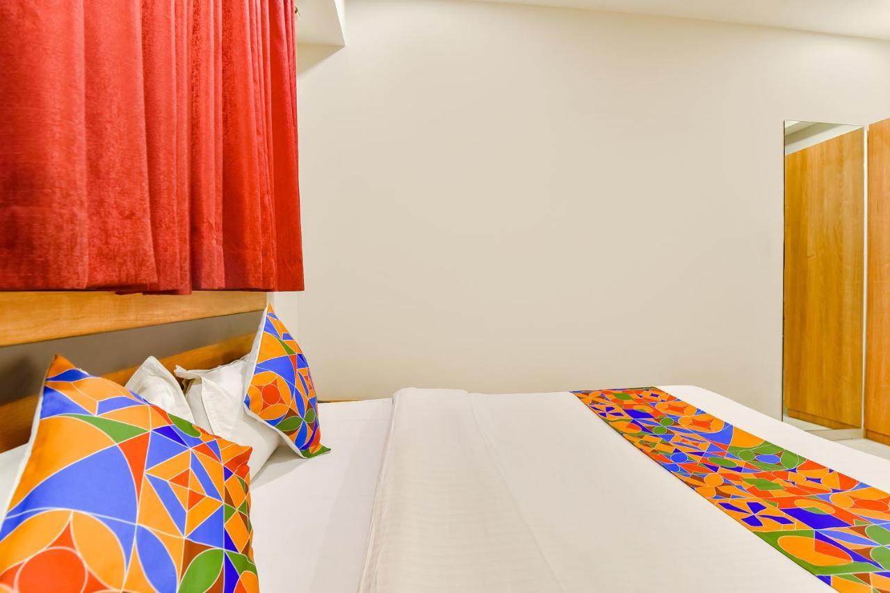 Fabhotel Happinex Surat Eksteriør billede