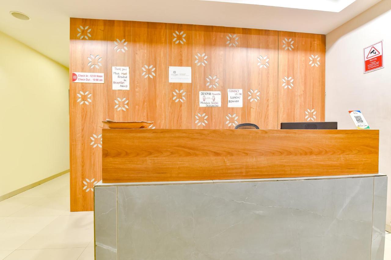 Fabhotel Happinex Surat Eksteriør billede